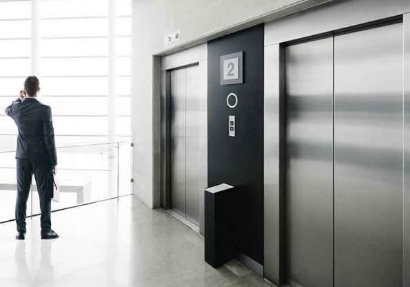 آسانسور خود را حتماً بیمه کنید